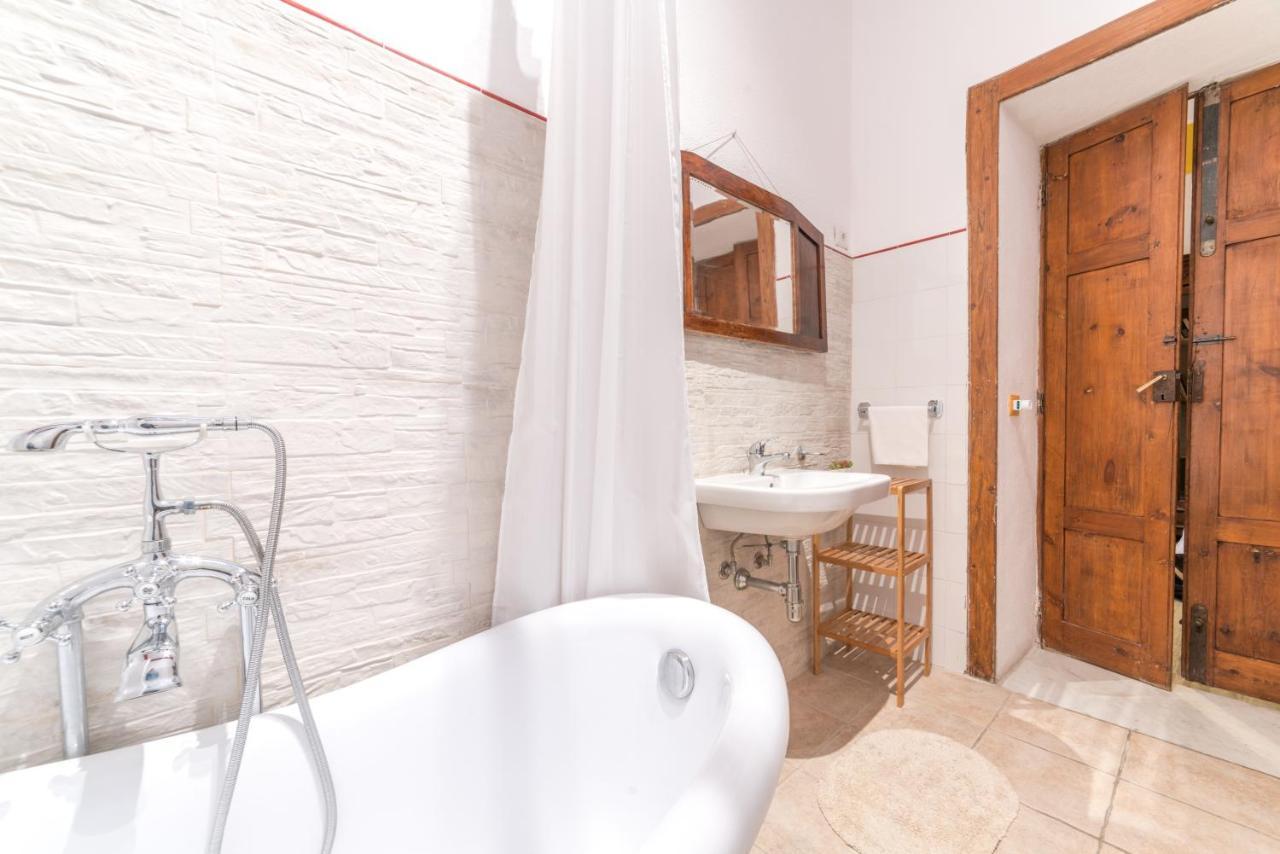 Appartamento Genovesi . Intero Apt . Wifi . Ac 칼리아리 외부 사진